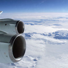 NASA.800px-View_over_an_DC-8_wing_with_CFM-56_engines_to_antarctica