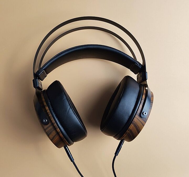 Poor: AI Headphones to Help with Your Conversations